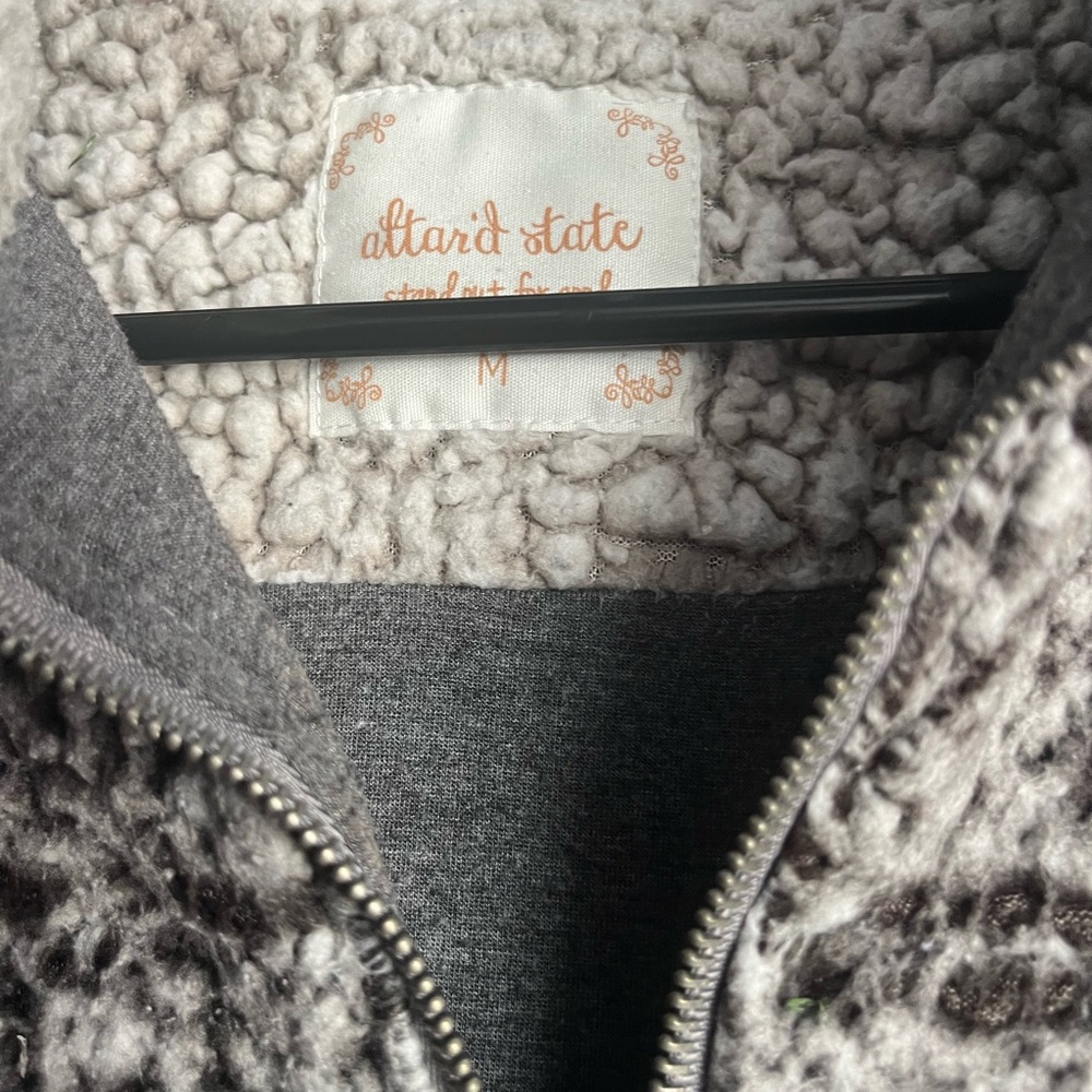 Pullover-1/4 zip - Picture 2 of 3